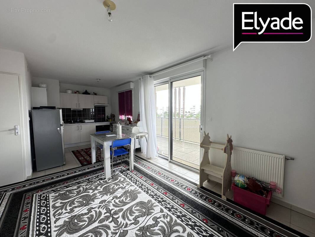 Appartement à BEAUZELLE