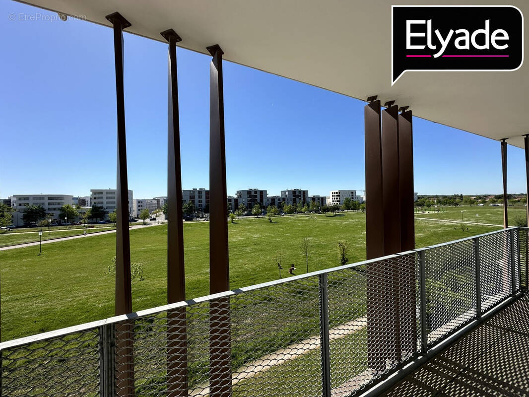 Appartement à BEAUZELLE