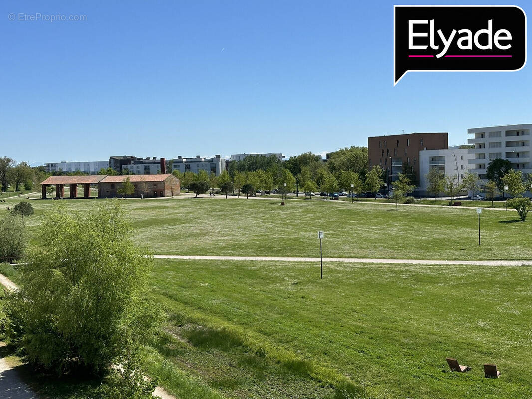 Appartement à BEAUZELLE