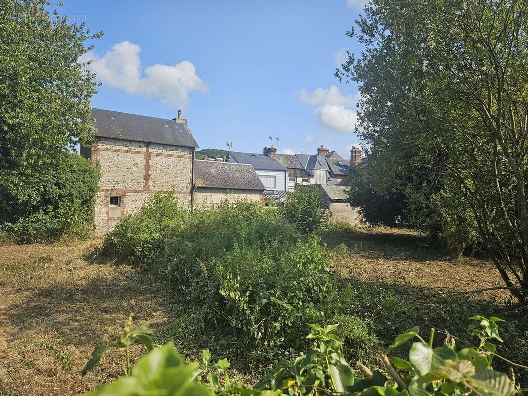 Terrain à LA RIVIERE-SAINT-SAUVEUR