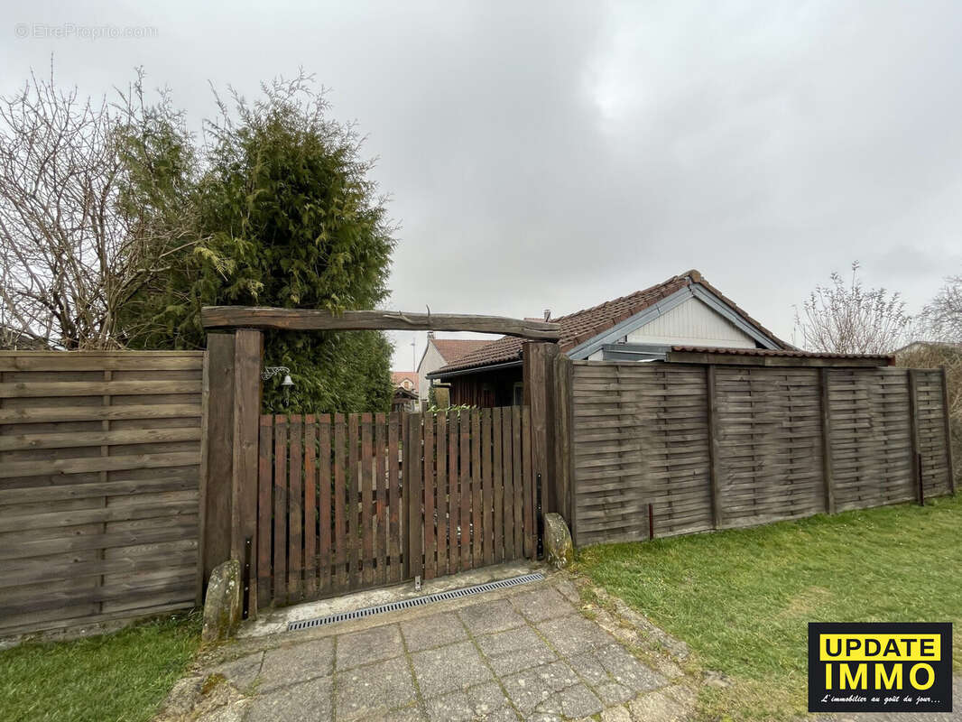 Maison à DOMBROT-LE-SEC