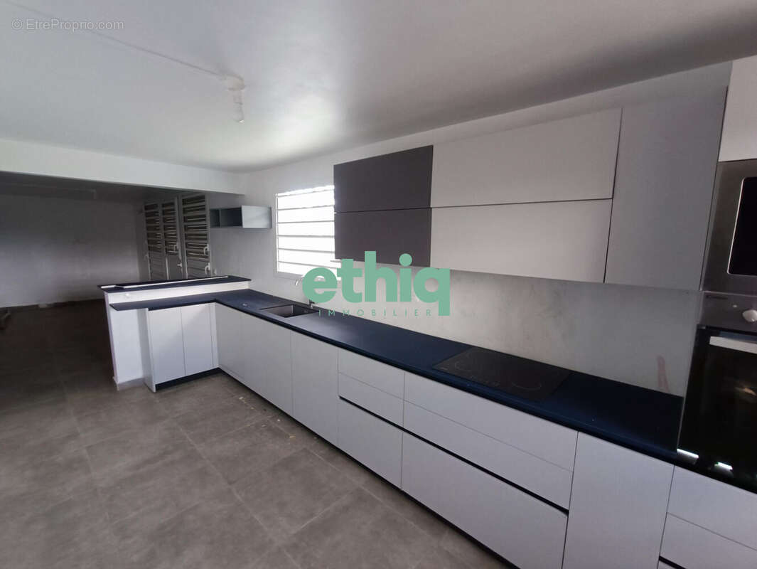 Maison à PETIT-BOURG