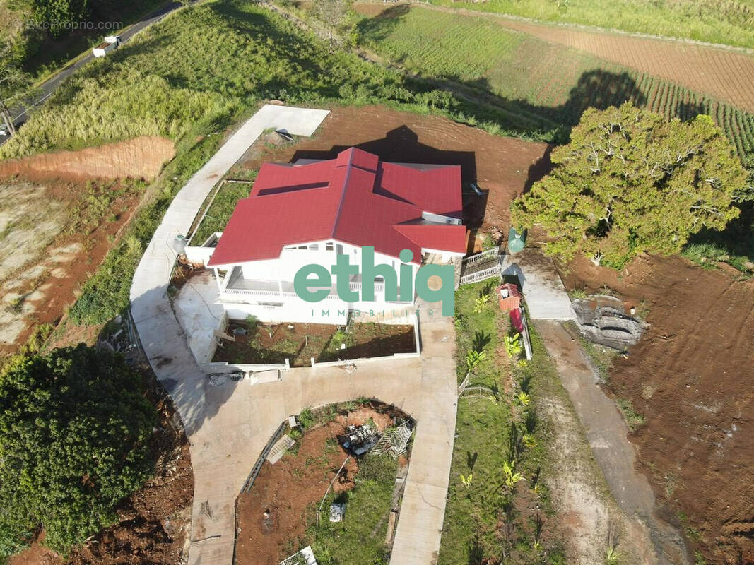 Maison à PETIT-BOURG