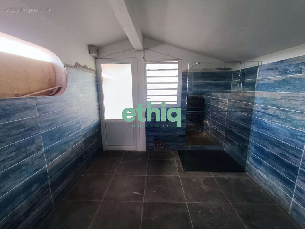 Maison à PETIT-BOURG