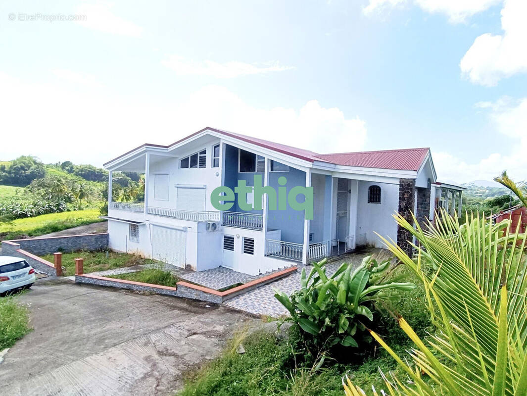 Maison à PETIT-BOURG