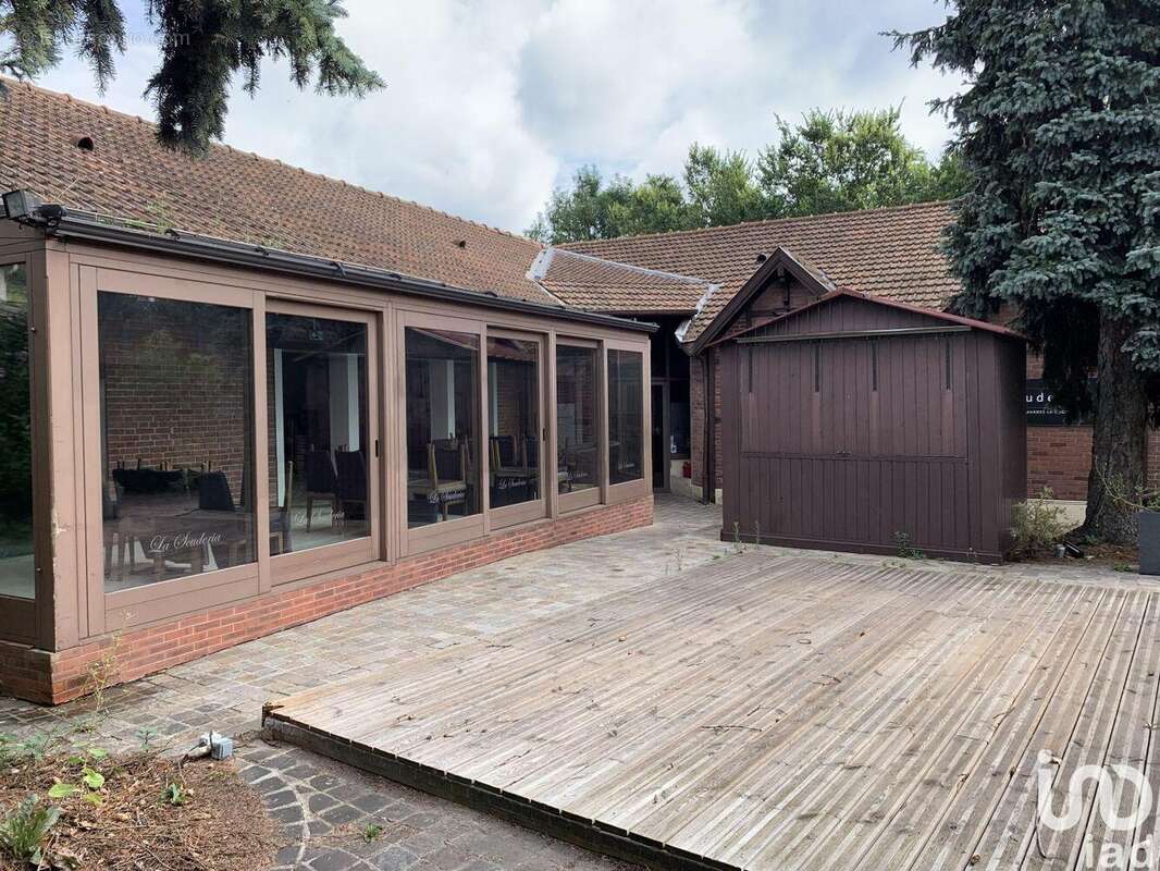 Photo 2 - Commerce à MARNES-LA-COQUETTE