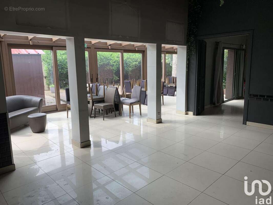 Photo 6 - Commerce à MARNES-LA-COQUETTE