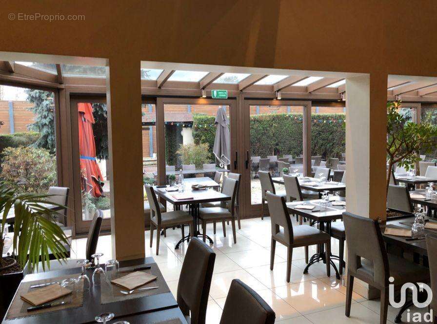 Photo 9 - Commerce à MARNES-LA-COQUETTE