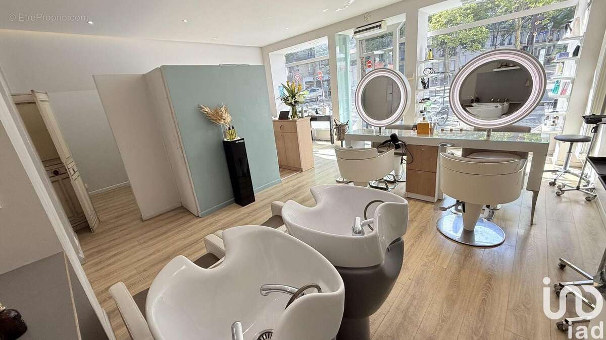 Photo 2 - Commerce à PARIS-8E