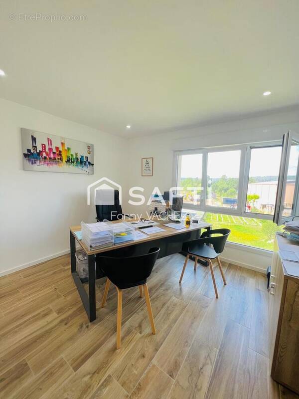 Photo 1 - Commerce à MONTAUROUX