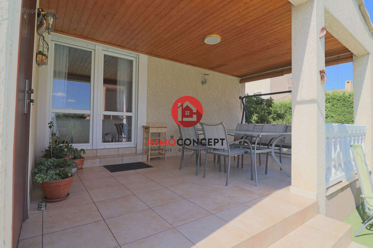 Maison à LAUDUN-L&#039;ARDOISE