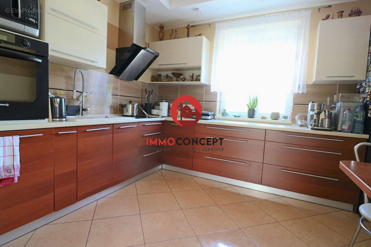 Maison à LAUDUN-L&#039;ARDOISE