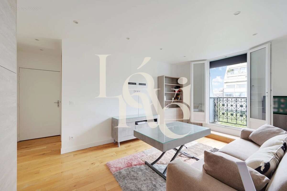 Appartement à PARIS-8E