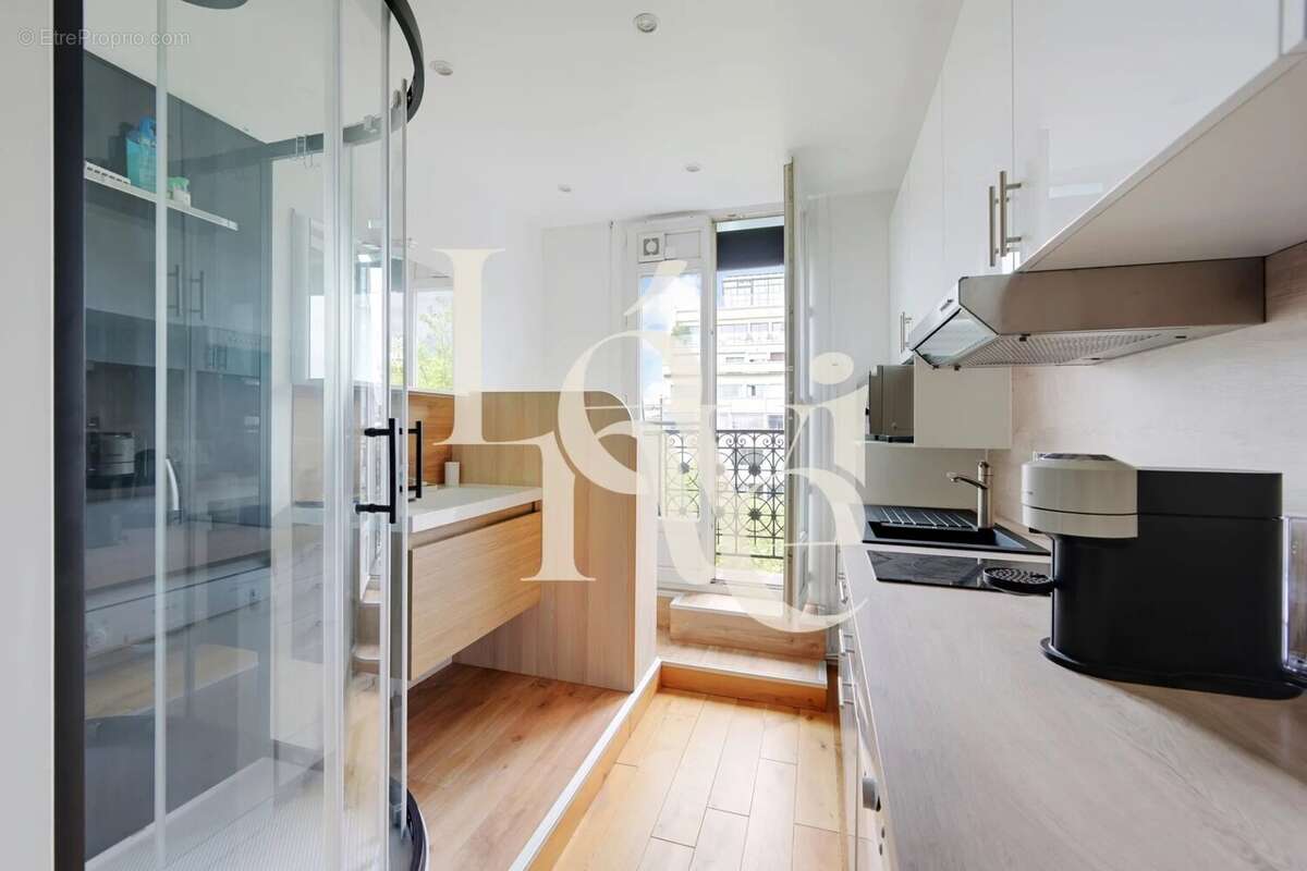 Appartement à PARIS-8E