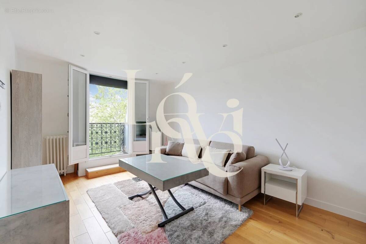 Appartement à PARIS-8E