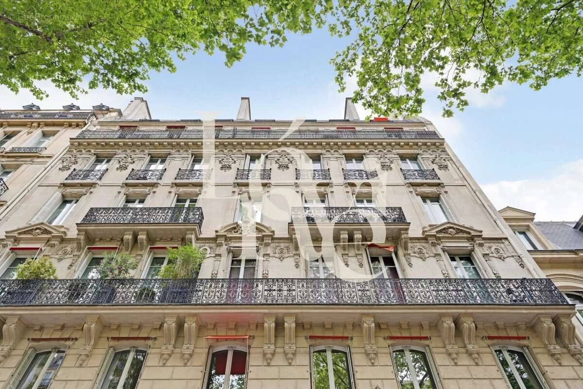 Appartement à PARIS-8E