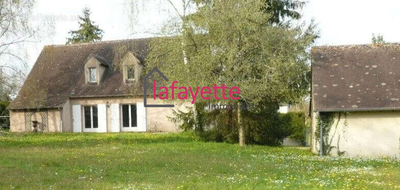 Maison à MOUTIERS-AU-PERCHE