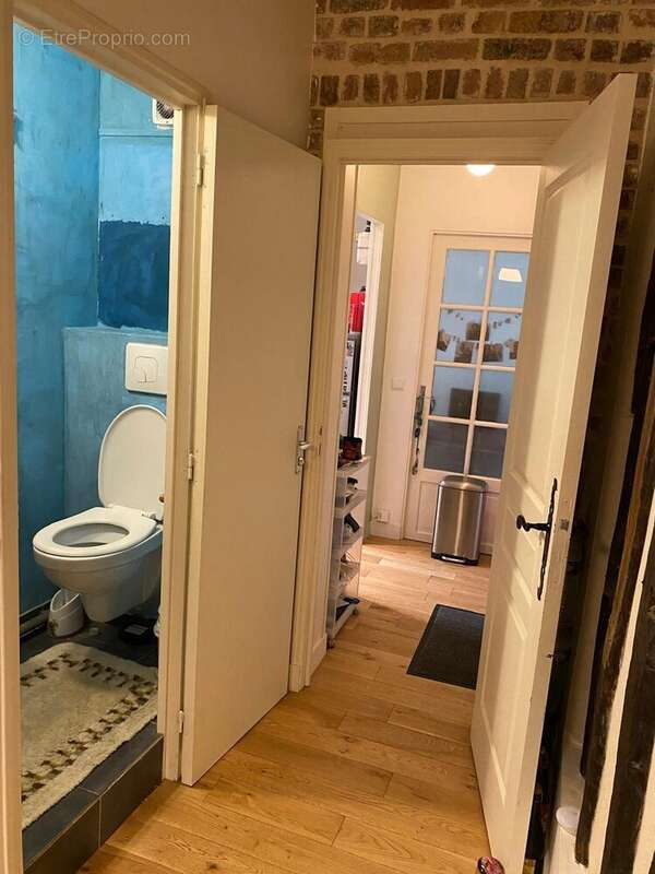 couloir et wc - Appartement à SAINT-DENIS