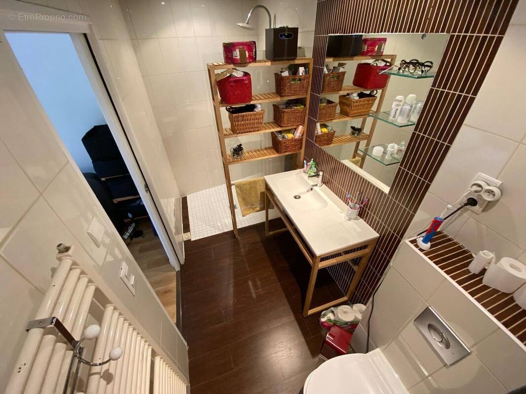 salle d&#039;eau - Appartement à SAINT-DENIS