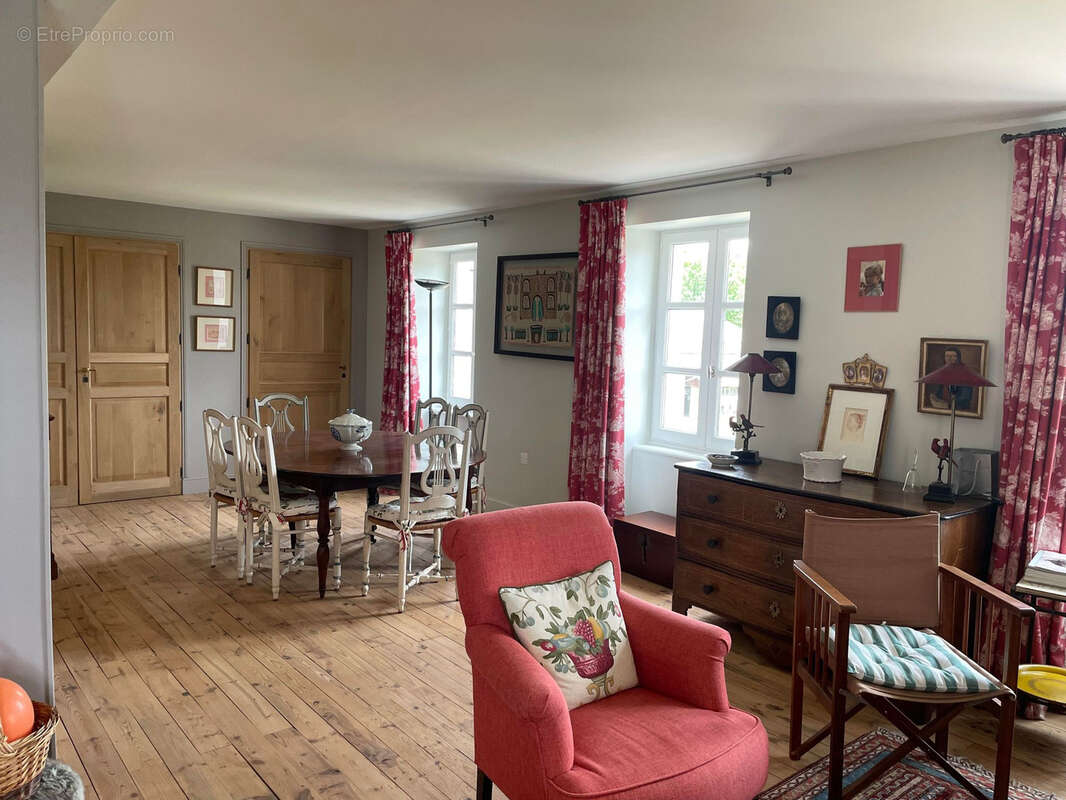 Maison à NOIRETABLE