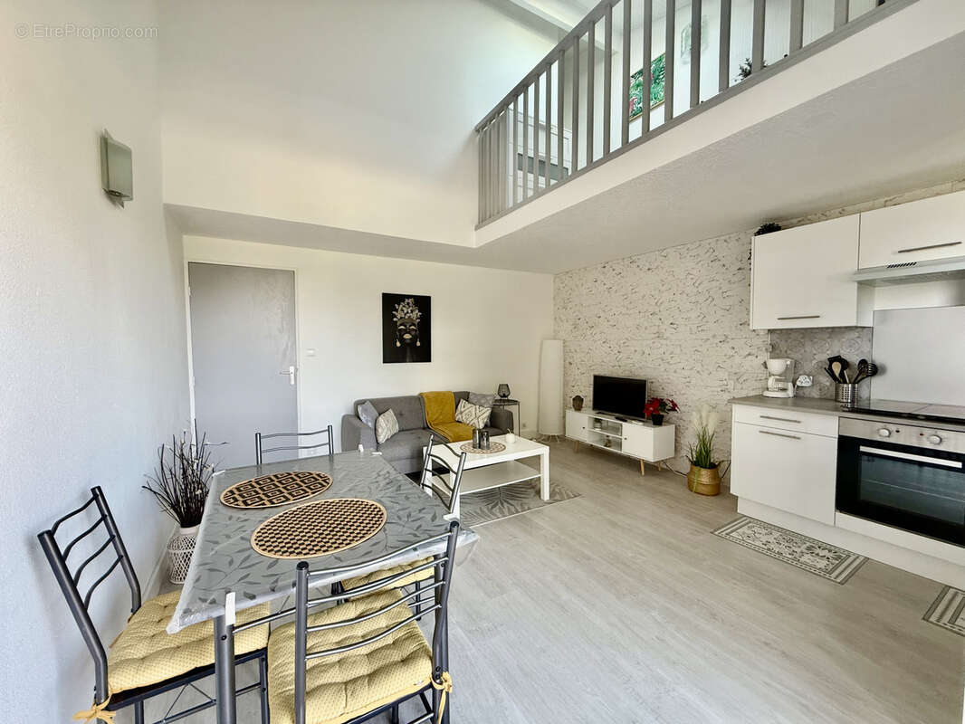 Appartement à MAUGUIO