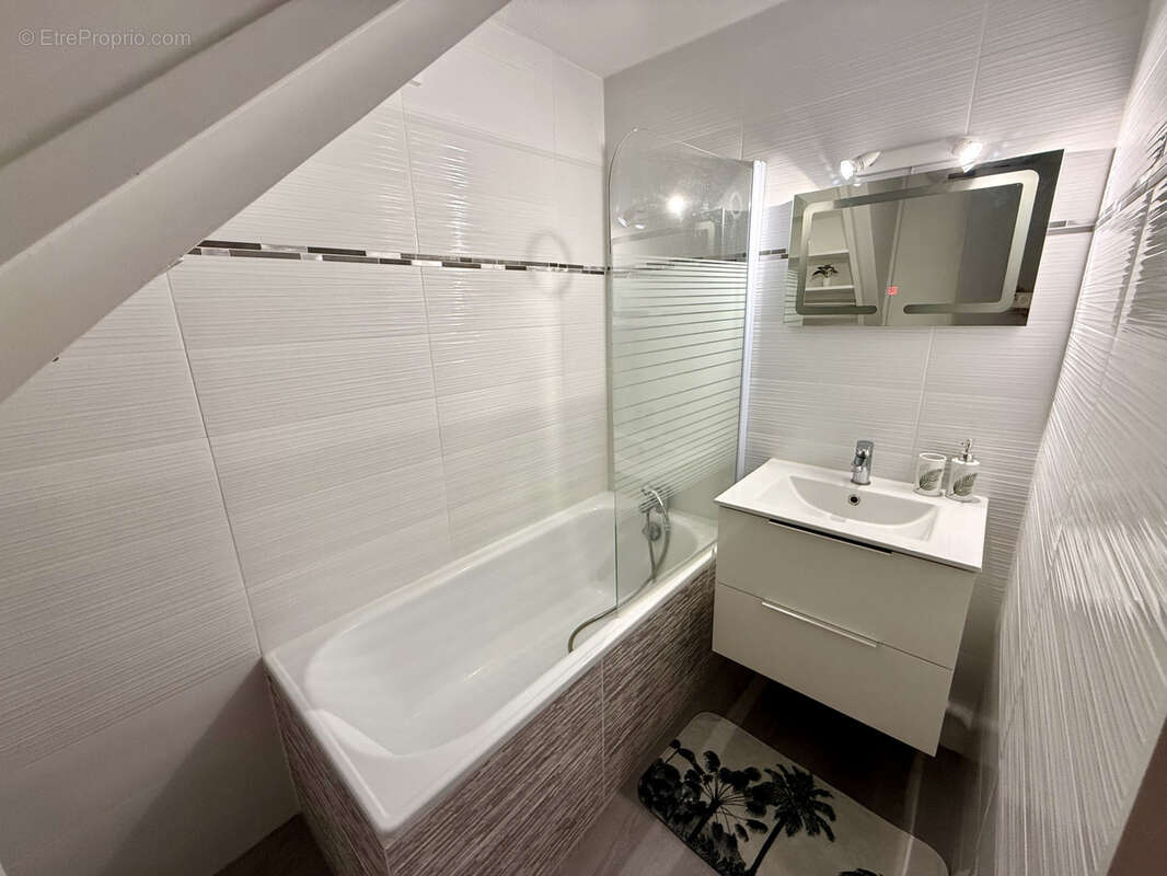 Appartement à MAUGUIO