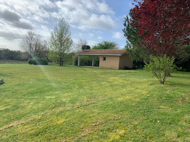 Terrain à LIGNAN-DE-BORDEAUX