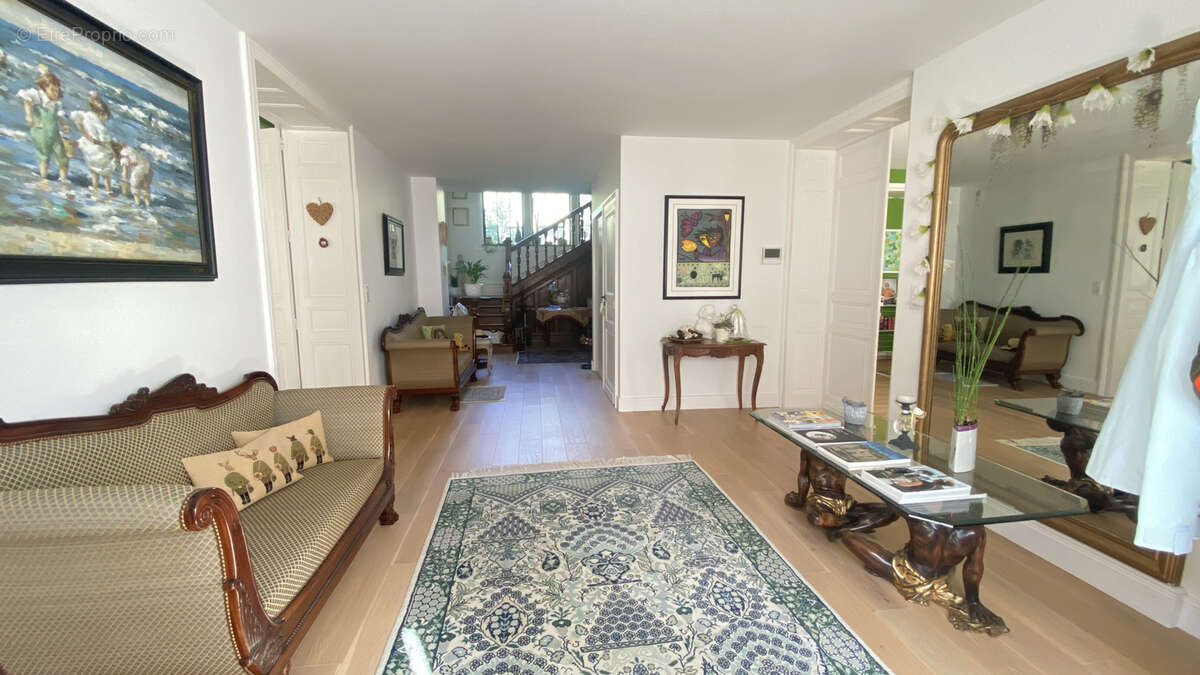 Maison à BRIE-SOUS-MORTAGNE