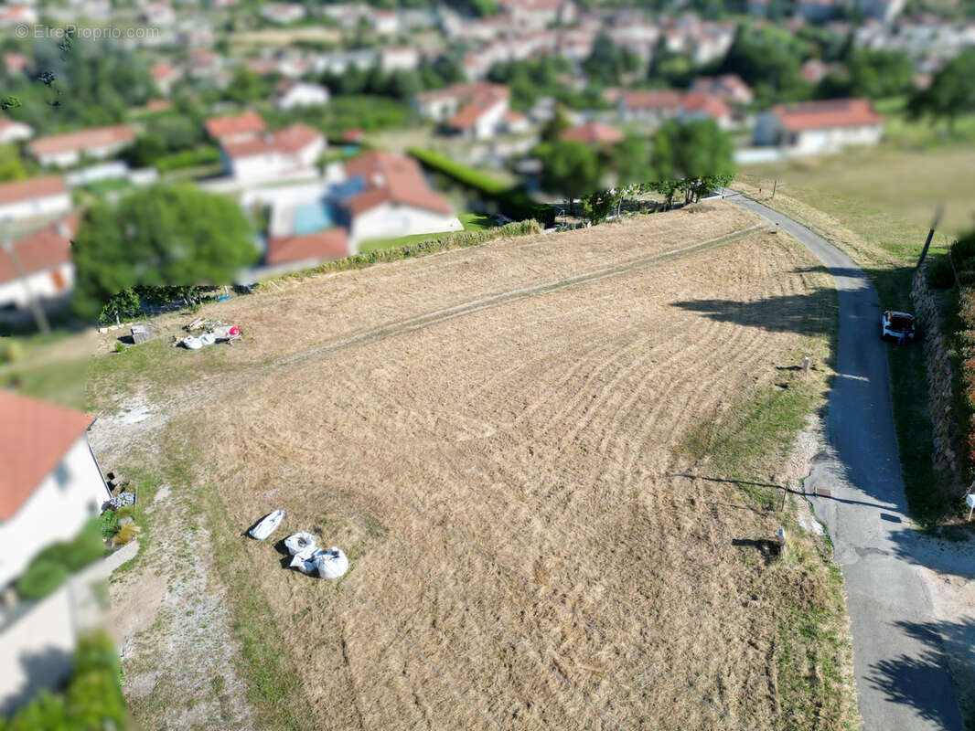 Terrain à SATILLIEU