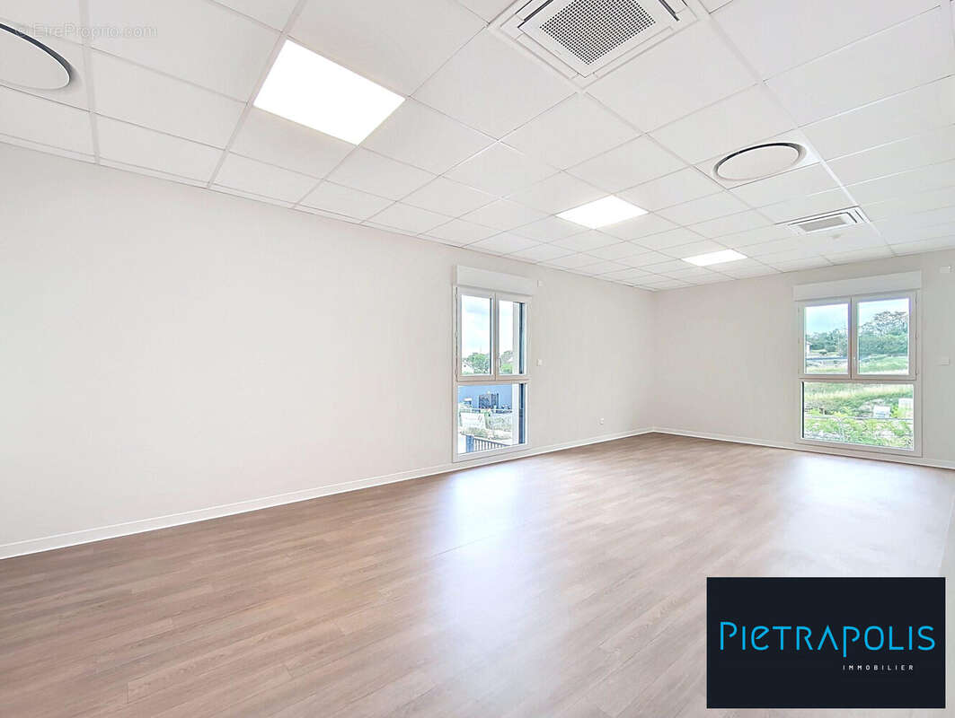 Commerce à IS-SUR-TILLE