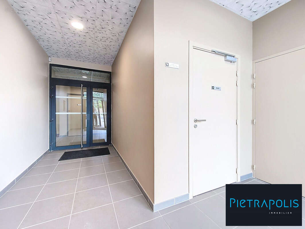 Commerce à IS-SUR-TILLE