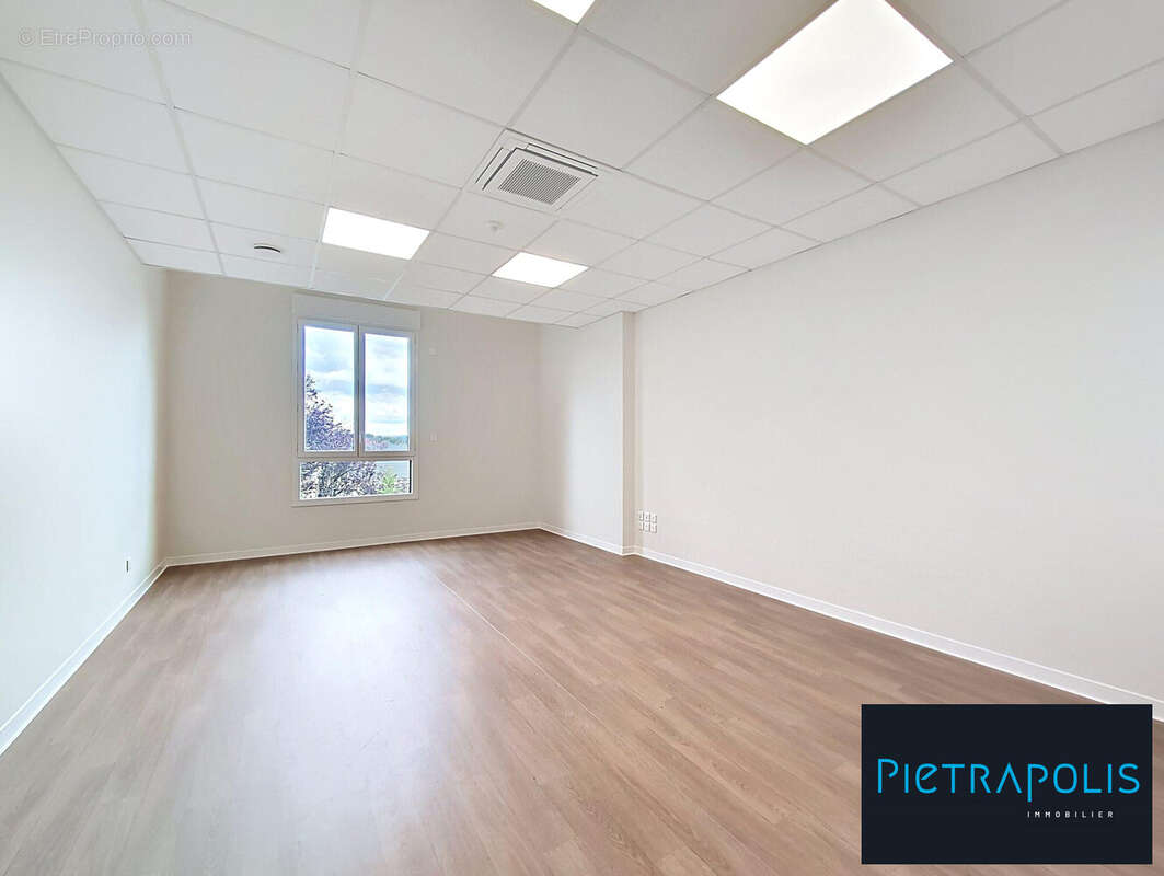 Commerce à IS-SUR-TILLE