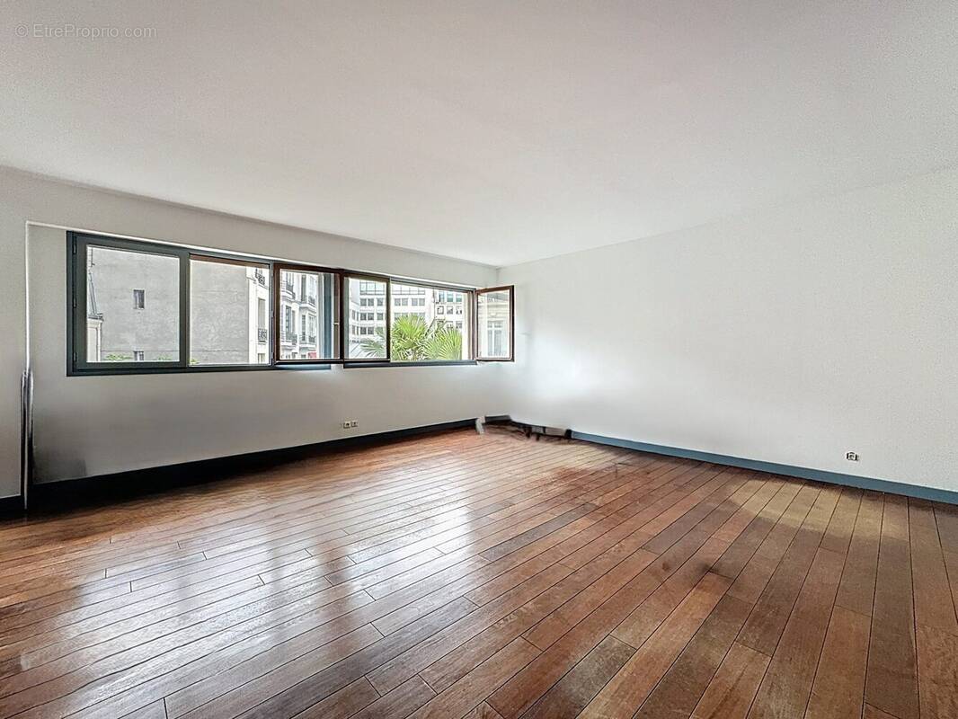 Appartement à PARIS-8E