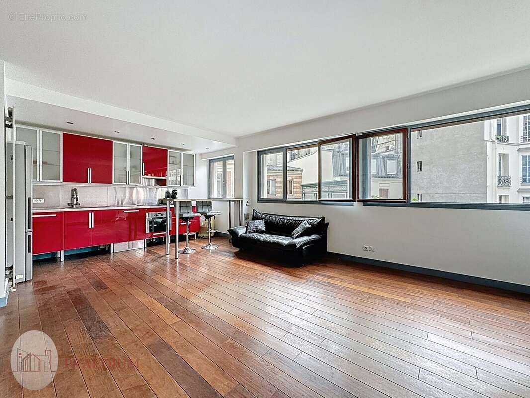 Appartement à PARIS-8E