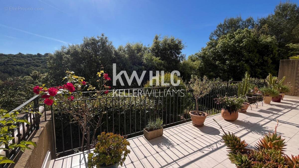 Appartement à MOUGINS