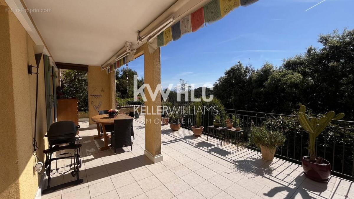 Appartement à MOUGINS