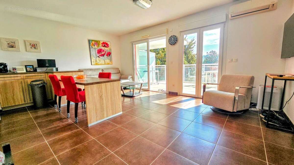 Appartement à VALLAURIS