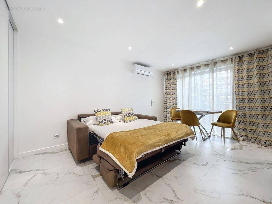 Appartement à VALLAURIS