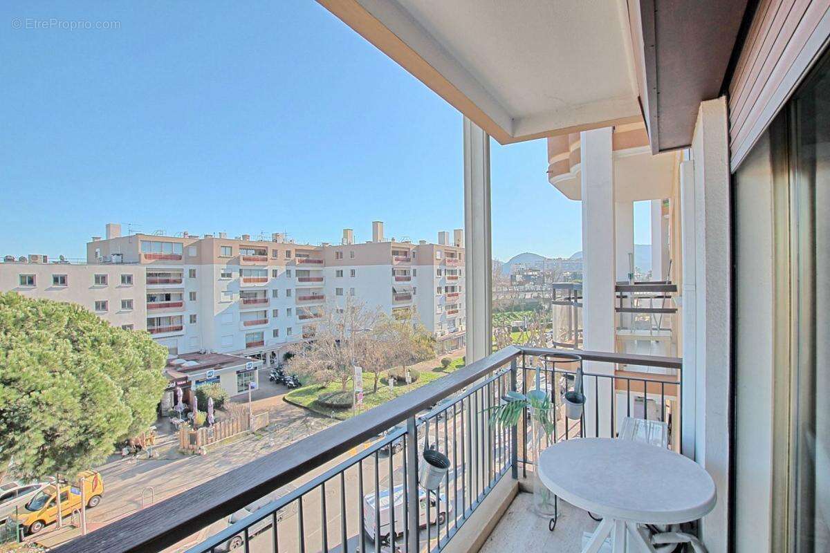 Appartement à MANDELIEU-LA-NAPOULE