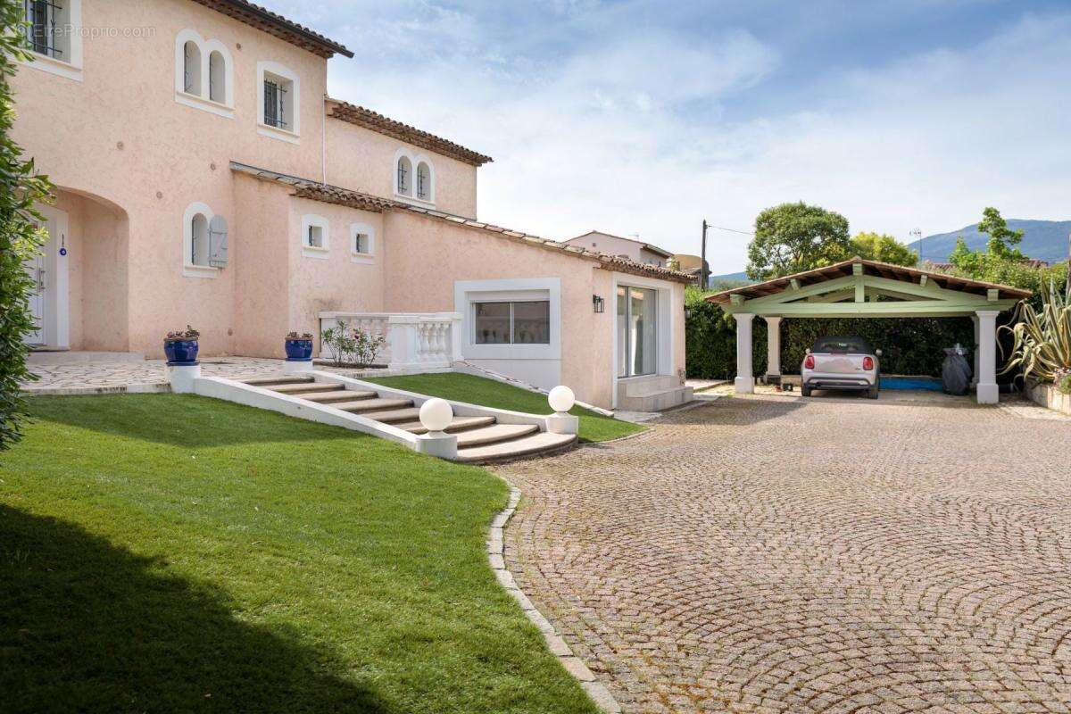 Maison à MOUANS-SARTOUX