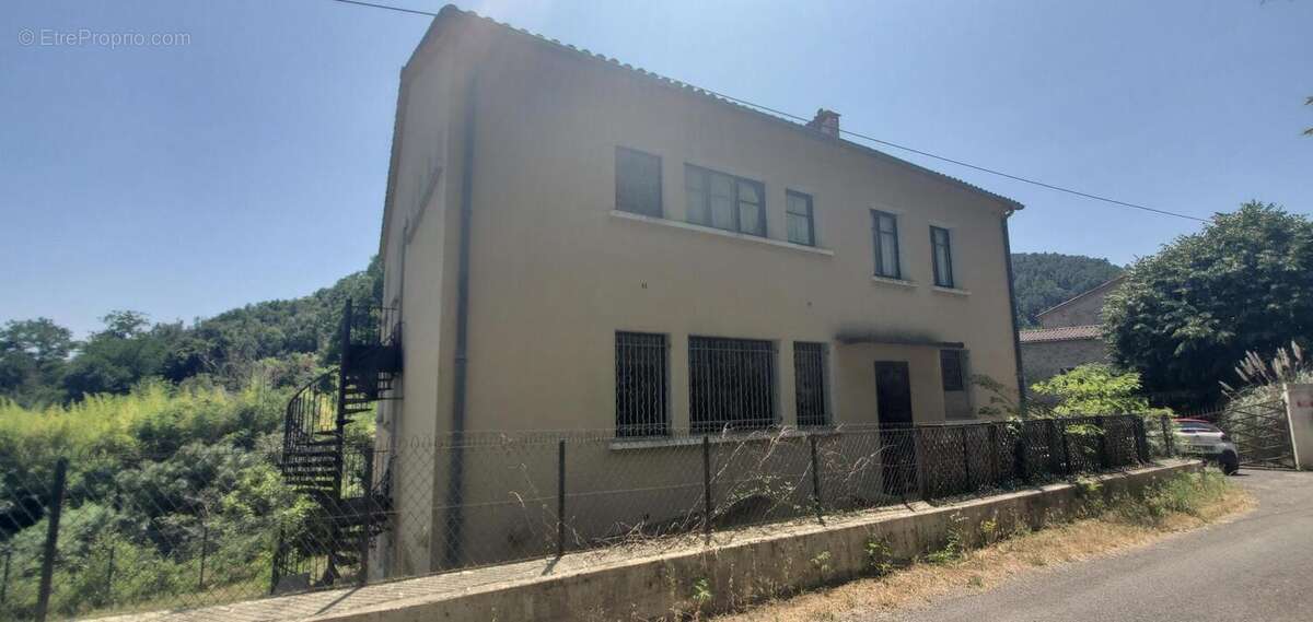 Commerce à LARGENTIERE