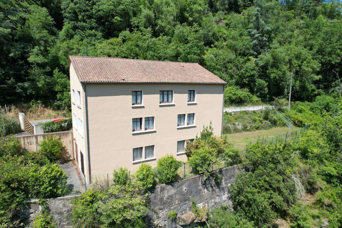 Commerce à LARGENTIERE