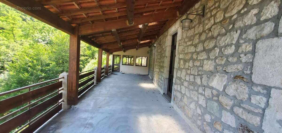 Commerce à LARGENTIERE