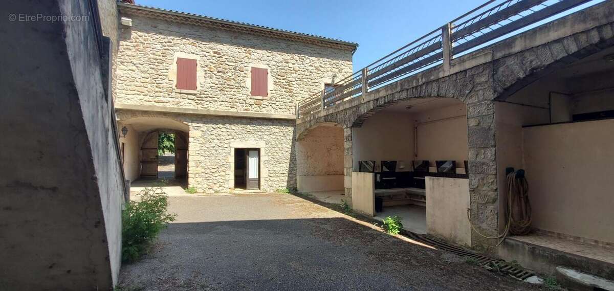 Commerce à LARGENTIERE