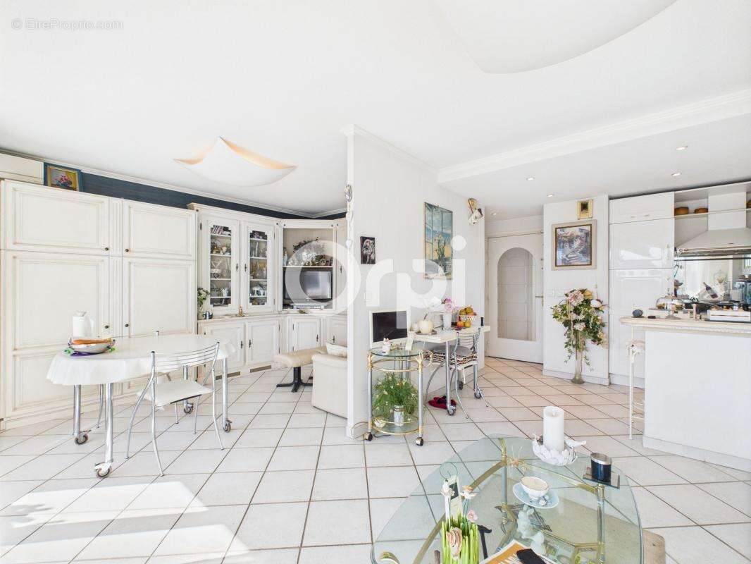 Appartement à MANDELIEU-LA-NAPOULE