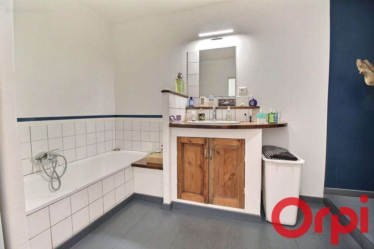 Commerce à MARSEILLE-5E