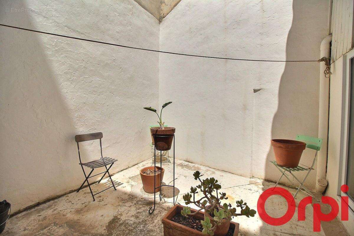 Commerce à MARSEILLE-5E