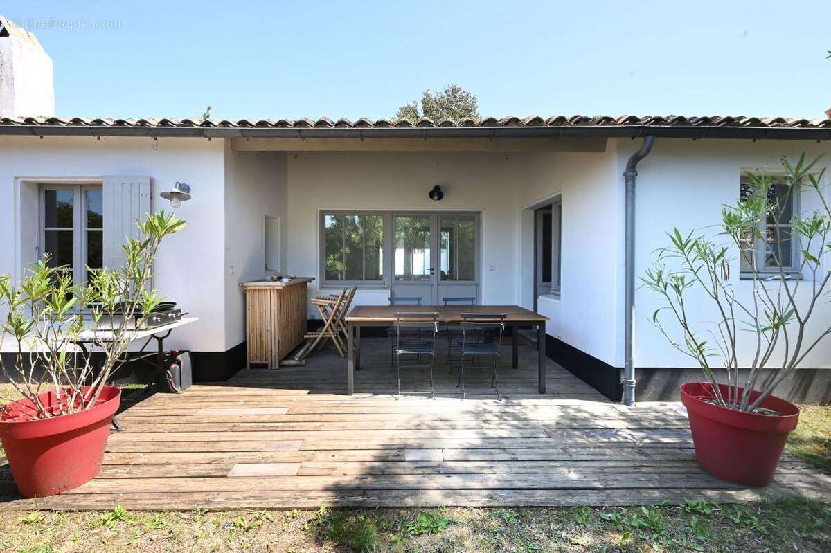 Maison à LES PORTES-EN-RE