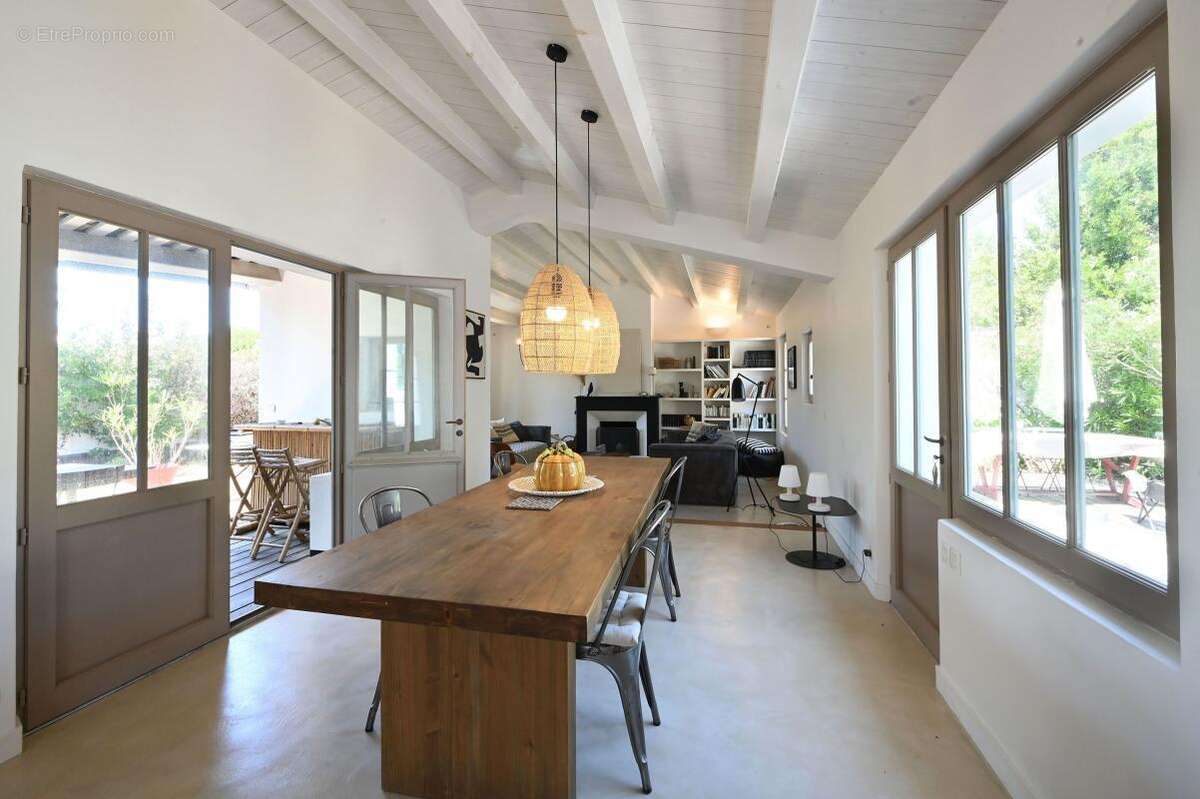 Maison à LES PORTES-EN-RE