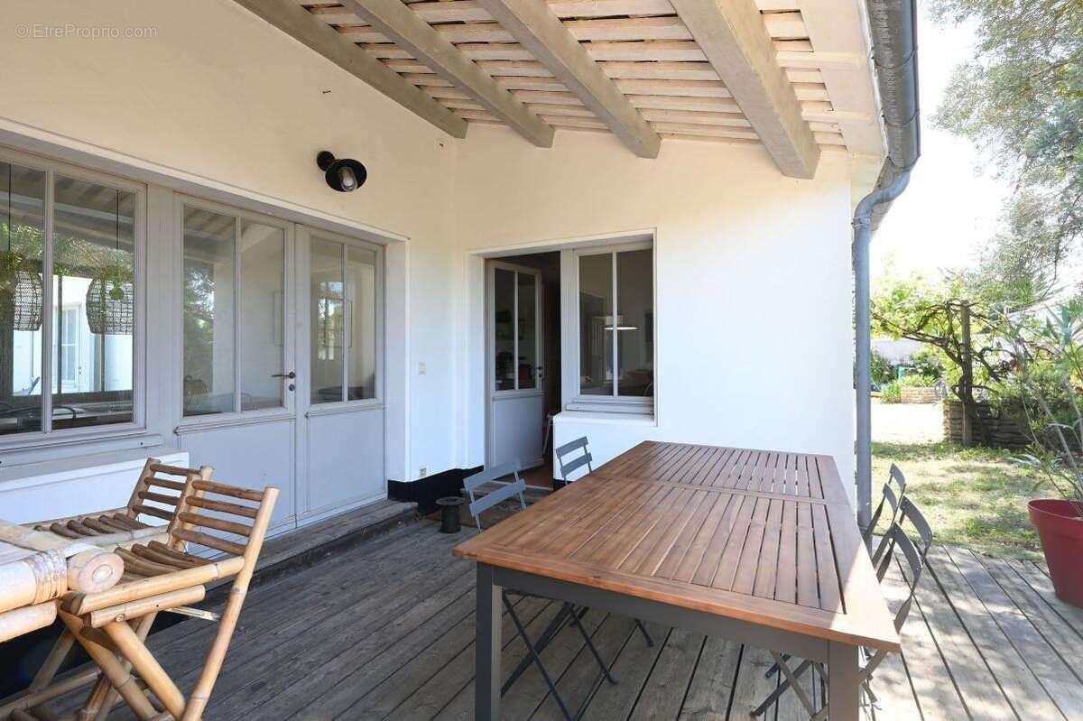 Maison à LES PORTES-EN-RE